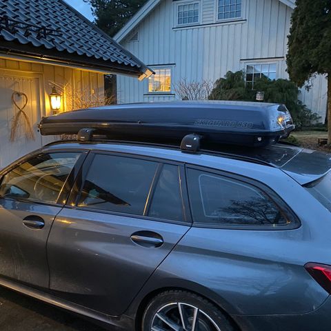 Skiguard 830 og Thule wingbar