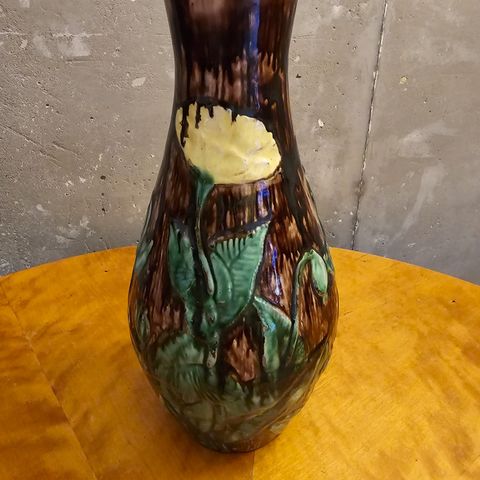 Antikk høy vase med renneglasur - Riktig så vakker