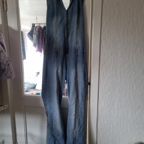 Lite brukt vintage denim jumpsuit fra sister point