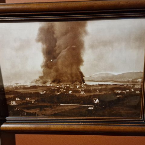 Selger 2 fotografier fra Bodø tatt av Rolf Sotbetg