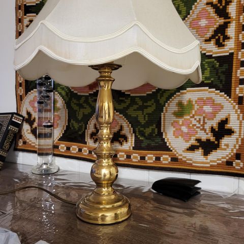 Vintage antikke bordlampe Gammel antikk lampe, klassisk elegant stil
