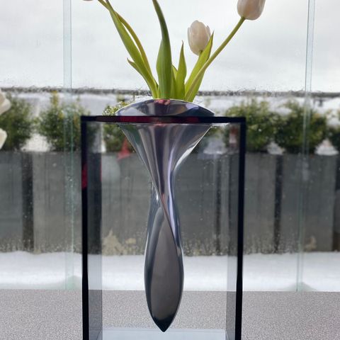 Unik  vase