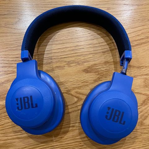 JBL E55BT