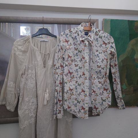 Delikate klær  til vår og sommer: skjorte fra CARLA  KOPS  og kjole fra Mango