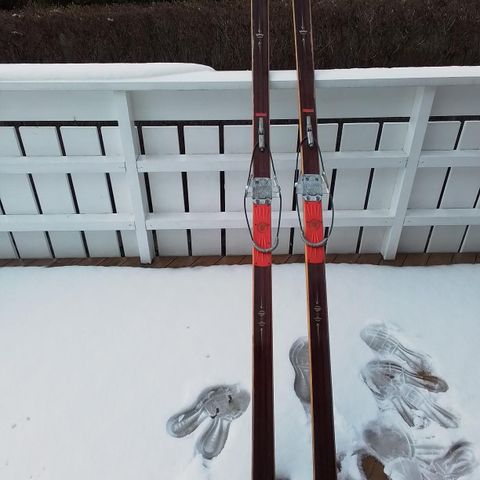 Vintage Gamle Åsnes turski ski i tre Lengde 205 cm