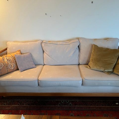 Lys beige sofagruppe