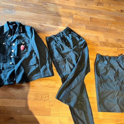 Service uniform kvinne - strl. 36 jakke og bukse, 34 skjørt - allværsjakke