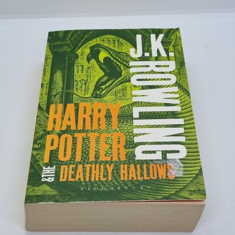 Harry Potter and the Deathly Hallows - J.K. Rowling