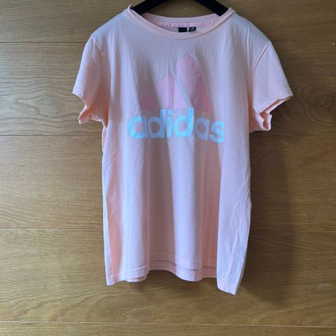 Adidas t-skjorte