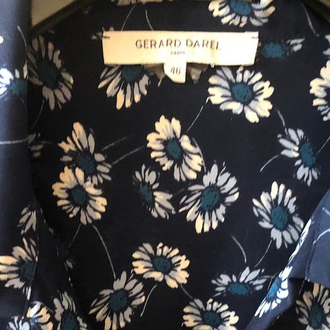 BLÅ BLOMSTRET BLUSE FRA GERARD DAREL STR 46