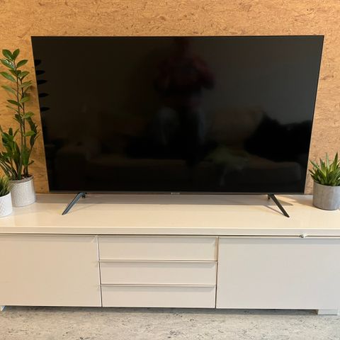 TV-benk fra IKEA (Lett å hente! Ingen trapper)