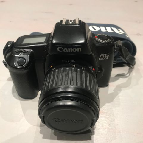 Canon EOS 1000F analogt kamaera med 35-80mm objektiv