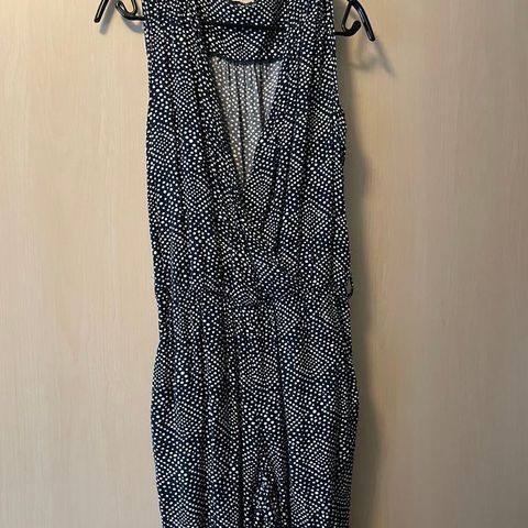 Buksedress / jumpsuit uten ermer