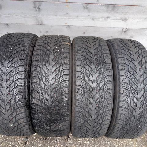 Nokian vinterdekk 215/65 R 17 Suv