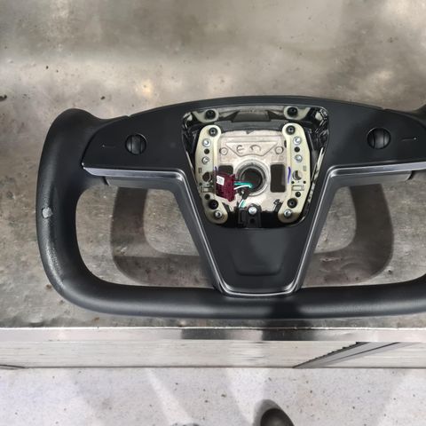 Tesla modell s 2023 yoke ratt