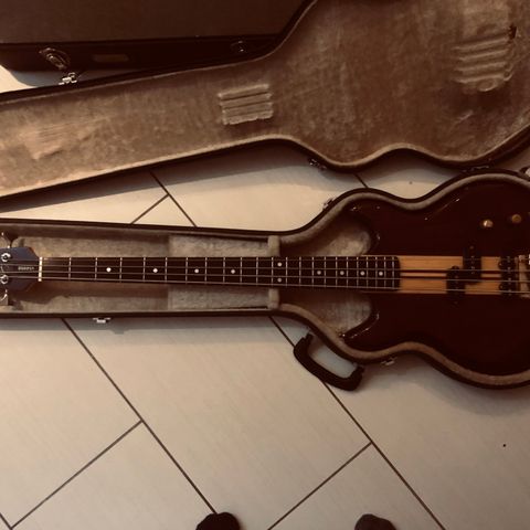Vantage VS695B Elektrisk Bass Gitar