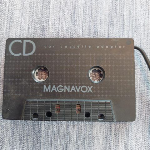 Retro Magnavox kassett adaptor for bil