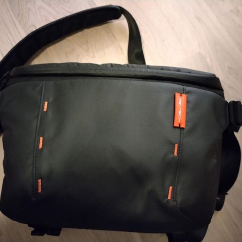 Knapt brukt: Pgytech OneMo Sling 7L Sort