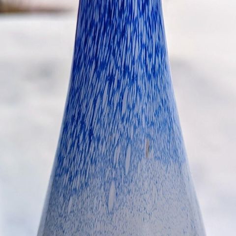 Kunstglassvase fra Randsfjord Glassverk des. T. Torgerssen (22cm H)