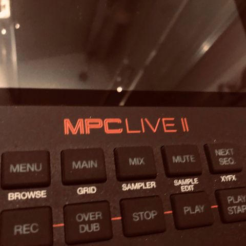 Akai MPC LIVE II - Frittstående Musikkproduksjonsystem