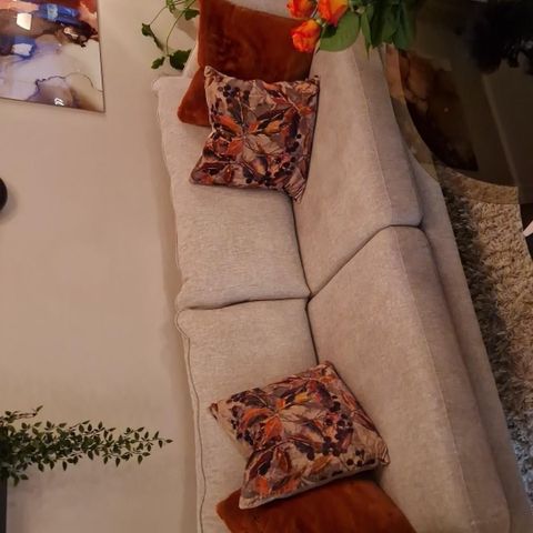 Knallfin sofa 3+2 lite brukt. Flekkfri, som ny.