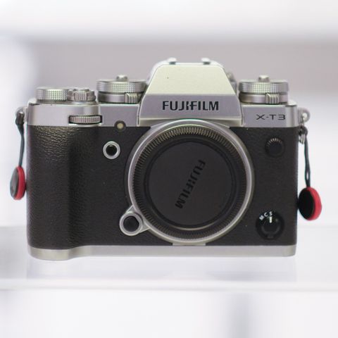 Fujifilm X-T3 hus selges for kr 7 600,-.