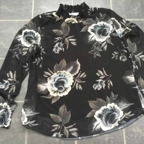 Blomstrete bluse fra Floyd