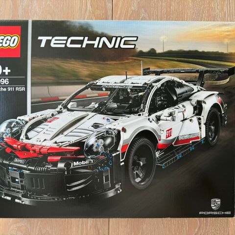 Porsche 911 RSR LEGO 42096