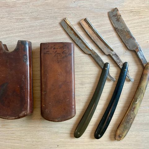 Vintage barberkniver med skinnetui