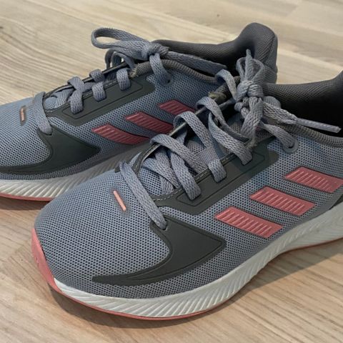 Adidas sko str. 31