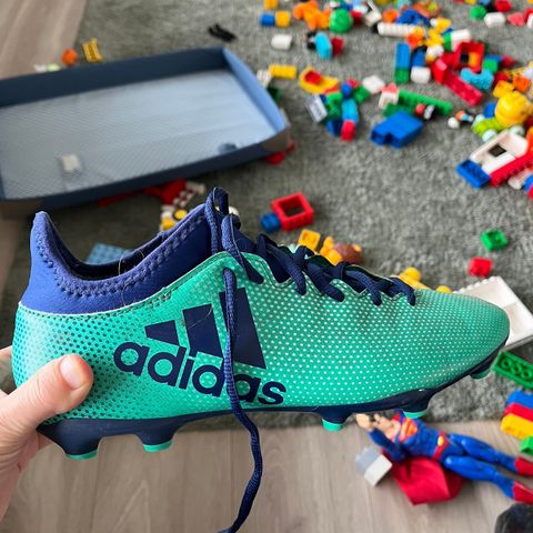 Selges Adidas fotballsko