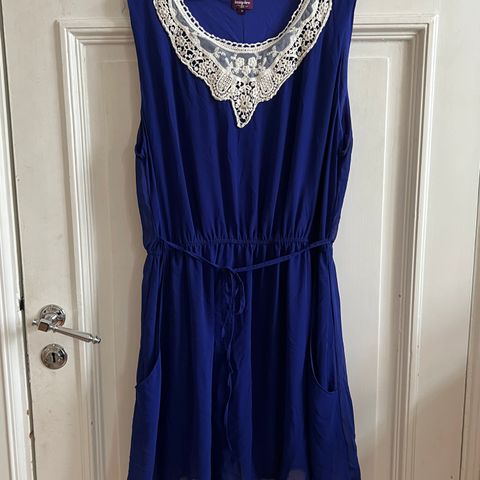 Mørk blå plus size kjole med lommer og blonder, XL-2XL