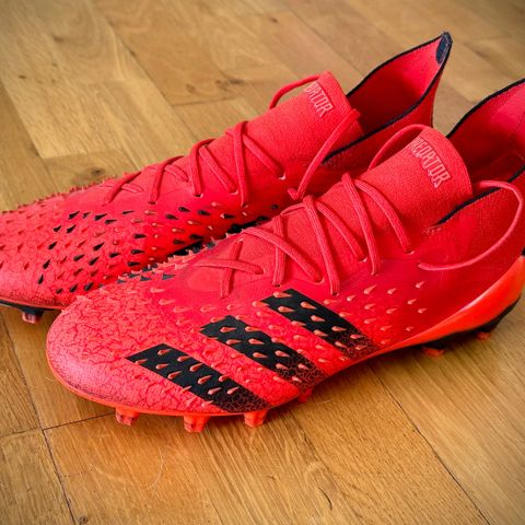 Adidas Predator Freak fotballsko