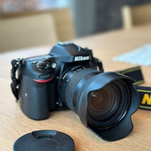 Nikon D7200 med mye utstyr, linser og vesker