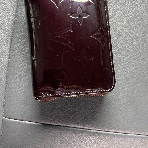 Lv louis vuitton zippy coin purse