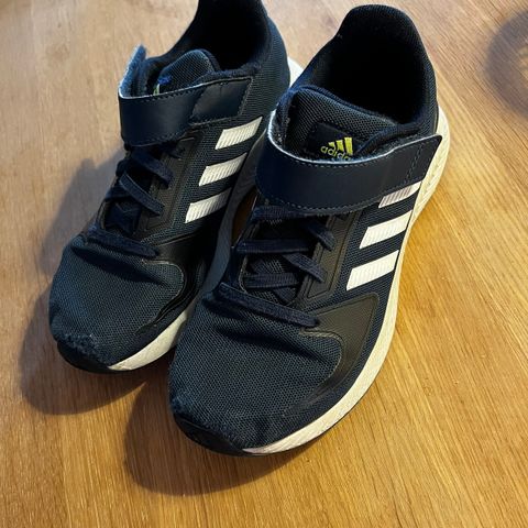 Adidas sko str 34