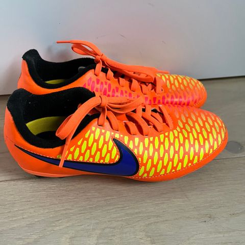 Nike Magiska Onda AG kids fotballsko str 34