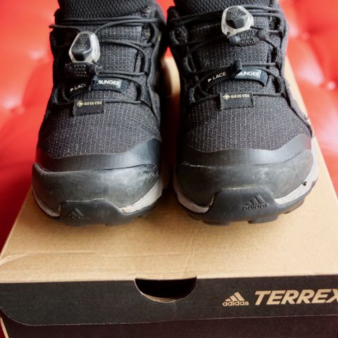 Adidas fjellsko Terrex GTX i str. 31