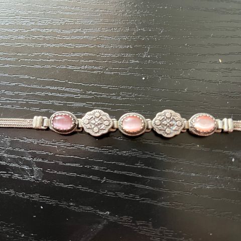 Sølvarmbånd med rosa opaler