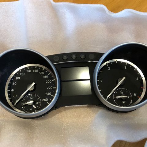 KOMBI INSTRUMENT / INSTRUMENT CLUSTER / SPEEDOMETER Mercedes GL350 x164