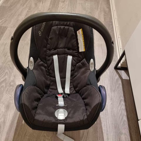 Maxi-Cosi bilstol med isofix-base.