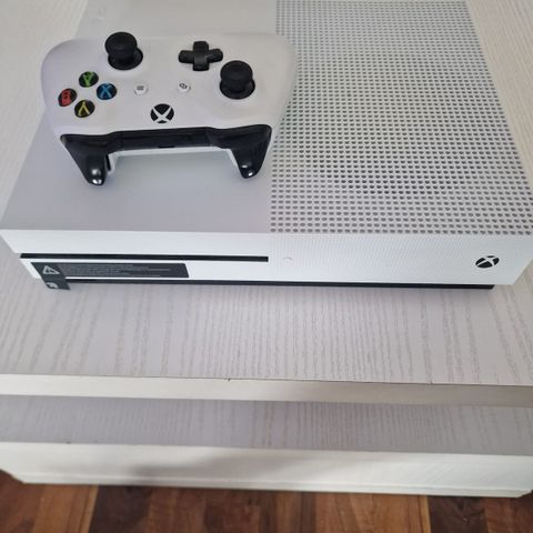 Xbox one S white (+ controler & games)