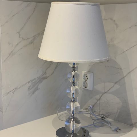 Klassisk fin bordlampe