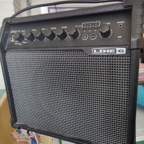 Line 6 Spider V20 forsterker