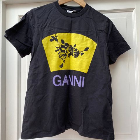 Ganni t-skjorte str. XS/34