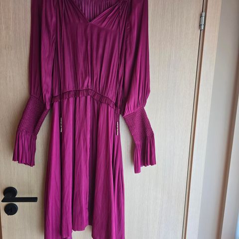 Ny kjole fra Day Birger et Mikkelsen: mørk rosa str 40