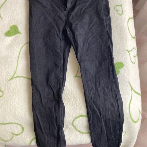 Svart slim fit FSBN jeans i str 32/30