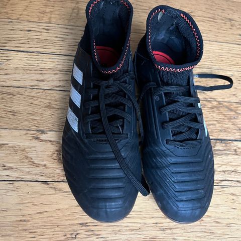 Fotballsko Adidas predator 33.5