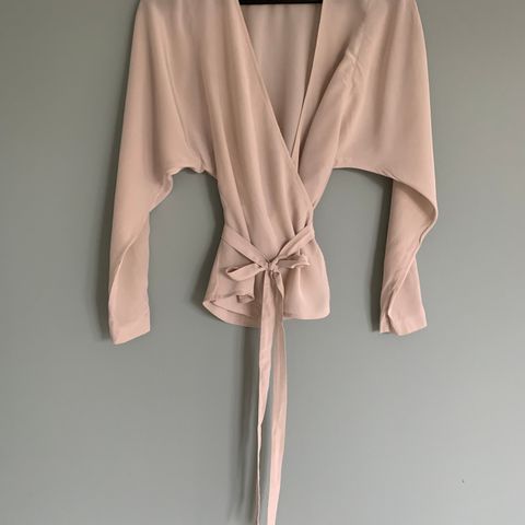 Omslagsbluse fra Filippa K 100% silke