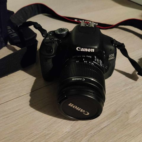 Canon 600D selges